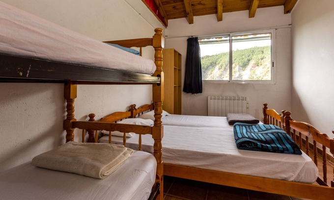 Salas de Pallars Apartamento | Alberg La Solana - 1 - Habitación Cuádruple (4 Adultos)