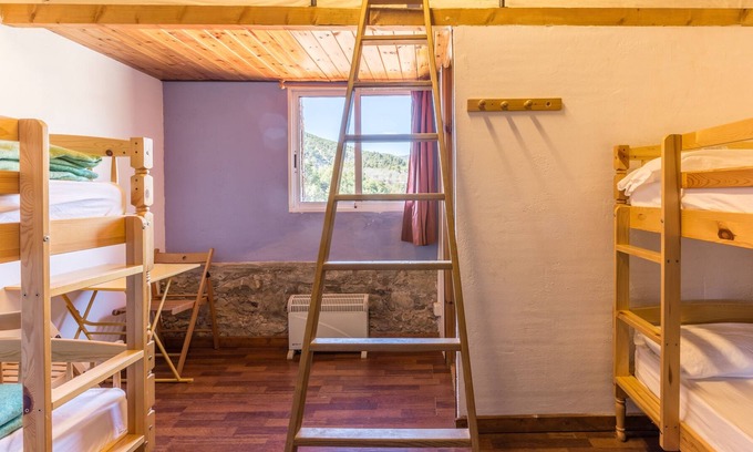 Salas de Pallars Apartamento | Alberg La Solana - 33 - Habitación Cuádruple (4 - 6 Plazas)