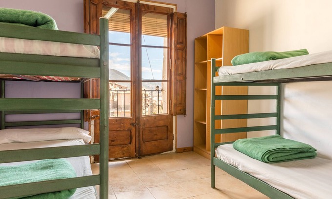 Salas de Pallars Apartamento | Alberg La Solana - 24 - Habitación Cuádruple (3 - 4 Plazas)