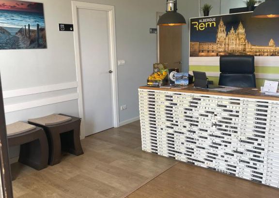 O Pedrouzo Hostal | Albergue Rem