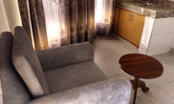 Gulu Cabaña | Alberto Gardens - One bedroom cottage in private grounds & free parking