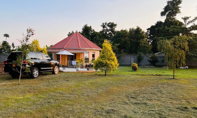 Northern Region Cabaña | Alberto Gardens - Two bedroom cottage in private grounds & free parking