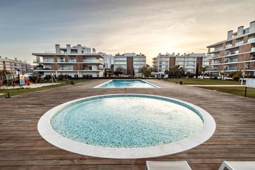 Correeira Apartamento | Albufeira Green Dream – Pool, Balcony & BBQ