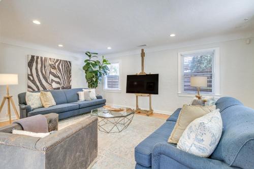 Nob Hill Casa | Albuquerque Adobe Cottage Yard, Walkable Area