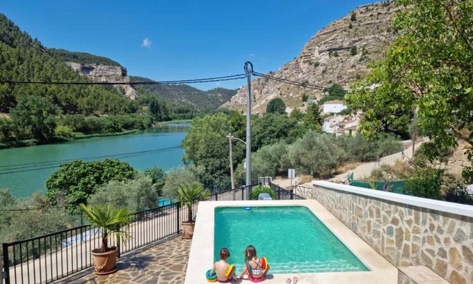 Tolosa Casa | ALCALA DEL JUCAR, Casa rural Rio Tranquilo 1 -Piscina privada-