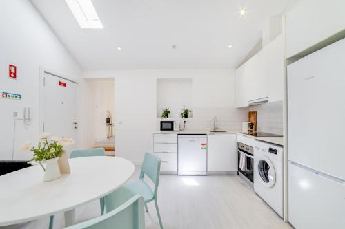 Alcantara Apartamento | Alcantara Charm 3BR Apartments