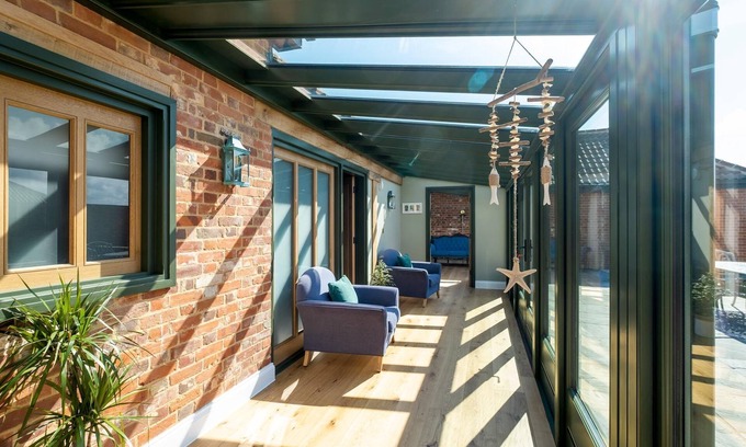 Saxmundham Cabaña | Alde Bay Farm - Barn Owl Sanctuary - sleeps 10 guests in 5 bedrooms
