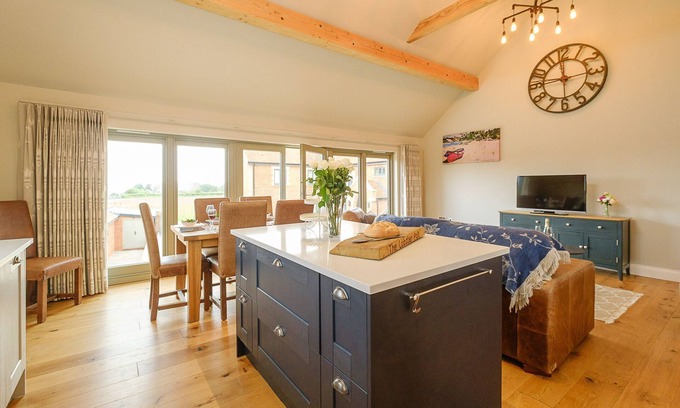 Aldeburgh Cabaña | Alde Bay Farm - Lobster Pot - sleeps 6 guests in 3 bedrooms
