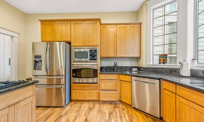 Otis Casa | Alder Breeze ~Secluded w/spa and lake views~