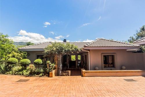Dragon Peaks Casa | Aleah, Cathkin Estates by Euphoric Leisure