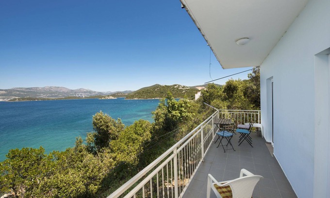 Dubrava Apartamento | Alenka 2 - Beachfront apartment, 10 m from the sea