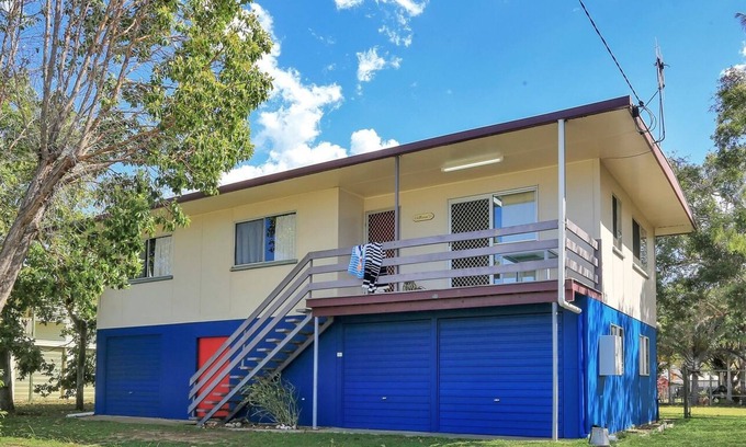 Woodgate Casa | 'Aleron' One street from the Beach