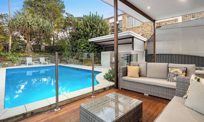 Alexandra Headland Casa | Alex Poolside Luxury: Pet friendly + Walk to beach