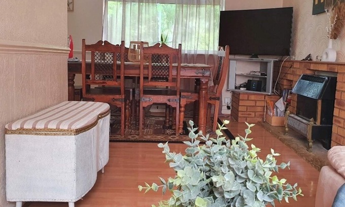 Measham Casa | Alex's place-House in a quiet area.n1 double room available.