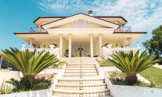 Collecorvino Casa | Alexander's Home