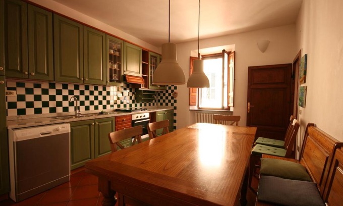 Castagneto Carducci Apartamento | Alexandra appartamento in borgo