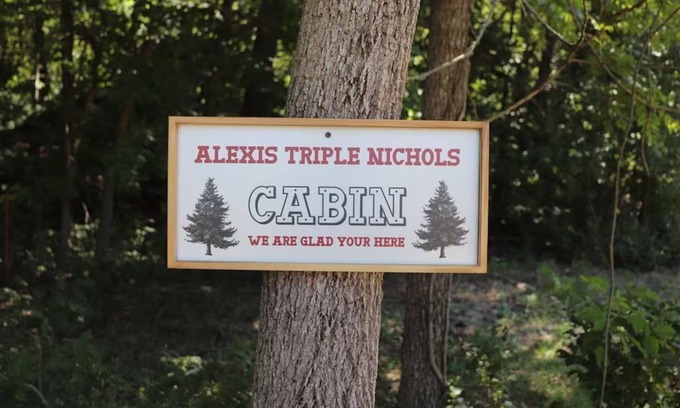 Powell Cabina | Alexis Triple Nichols Cabin