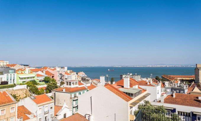 Santa Engracia Apartamento | Alfama Lounge Three-Bedroom Apartment w/ River View and Parking - by LU Holidays