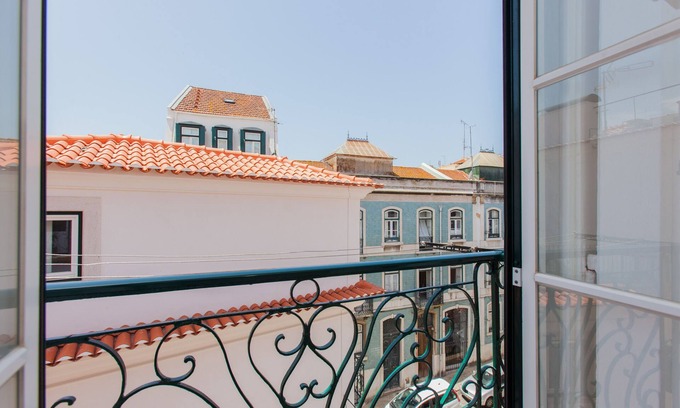 Alfama Apartamento | Alfama Sunny & Typical Apartment, By TimeCooler
