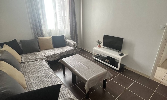 Sidi M'Hamed Apartamento | Algiers Center: Apartment redone / free WIFI / 40 euros per night