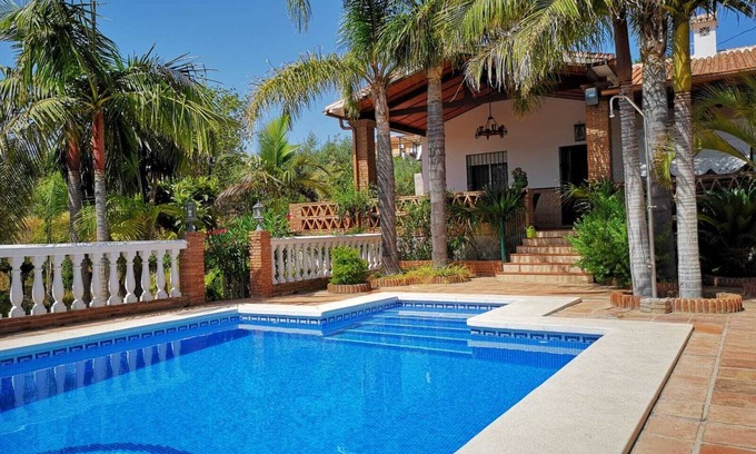 Alhaurín de la Torre Cabaña | Maravillosa Villa Privada con piscina, palmeras, WIFI, climatización.
