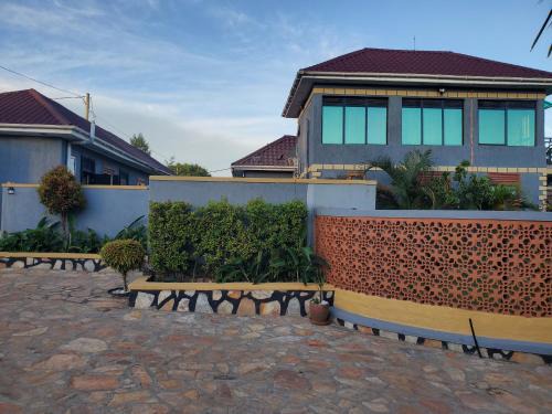 Entebbe Otro | Alice Gardens & Campsite