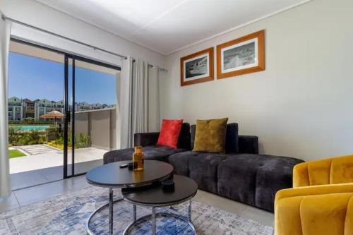 Kareeberg Apartamento | #AlimamaSpaces The Manson Munyaka Villa