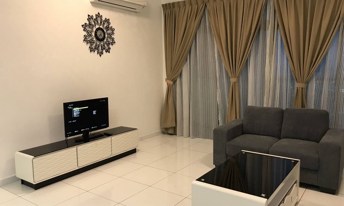 Bukit Indah Condominio | Alita Homes 6-8 Pax @ Sky Loft AEON Bt Indah, LEGOLAND + WIFI + CANAL DE CABLE