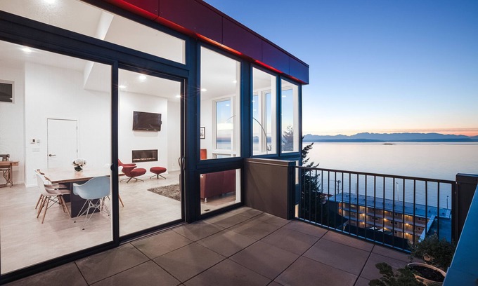 North Admiral Casa | Alki Beach House with Sweeping Sea & Mountain Views