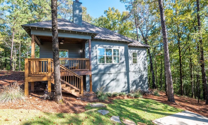 Tallassee Casa | All Decked Out | 3 Bed, 2 Bath