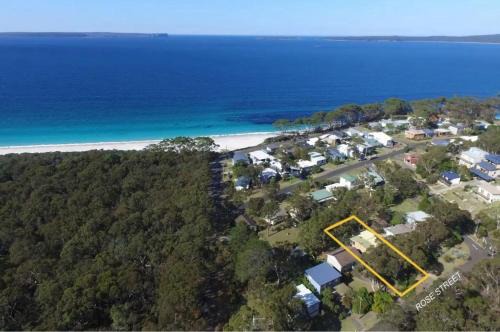 Hyams Beach Casa | All Decked Out at Hyams Beach by Experience Jervis