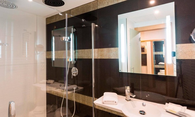 Bahía de San Antonio Complejo | All-Inclusive Swim Up Deluxe Family Studio at Sirenis Seaview Country Club