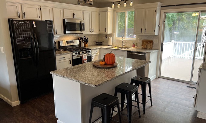 Warwick Casa | All Inclusive 2 Bedroom Home with Gym and Office
