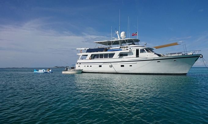 Downtown Nassau Alquiler De Eote | Yate a motor de lujo de 80 '