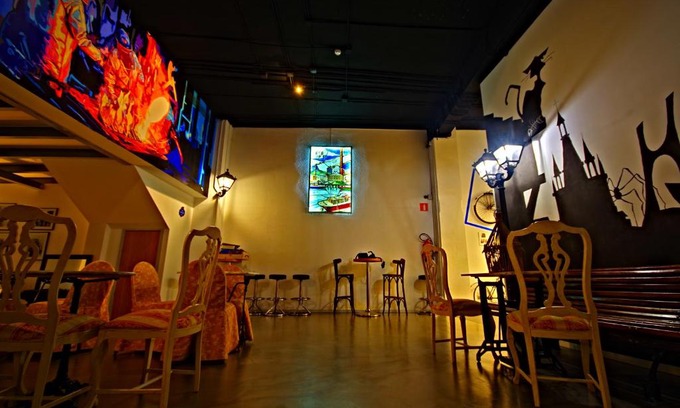 Zurbaran Hostal | All Iron Hostel