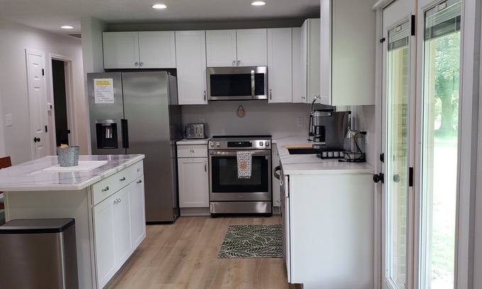 Stanton Casa | All Newly remodeled-- stylish luxury nestled in rural neighborhood - Forest View