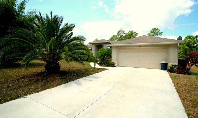 Joel Casa | ¡Presentamos el santuario de mariposas! Una villa de 3 dormitorios y 2 baños en Lehigh Acres
