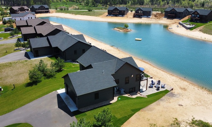 New Lisbon Casa | All-Season Beach House Castle Rock Lake - Larry's Lodge