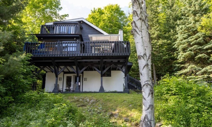 Huntsville Cabaña | All season Cottage with 3 decks + sun room