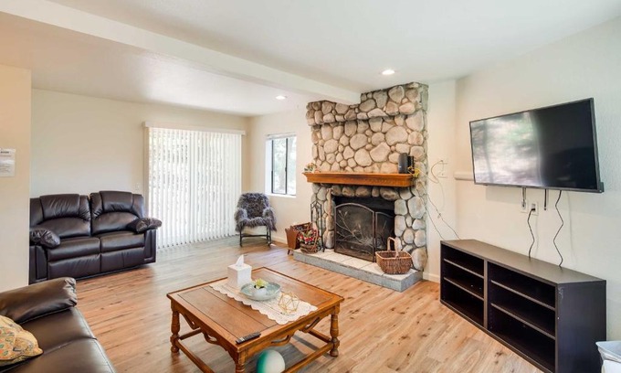 Crestline Casa | All-Season Crestline Escape - 2 Mi to Lake!