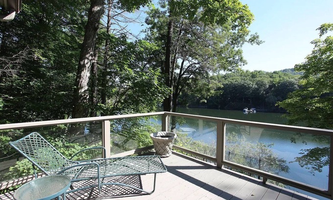 Sherman Casa | All-season Lakefront with Hot tub, Sauna, Firepits