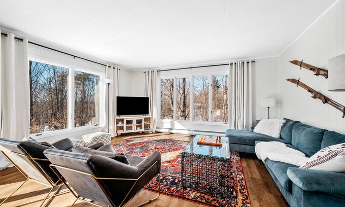 Bellaire Casa | All-season private cottage near skiing, golf, trails + lakes