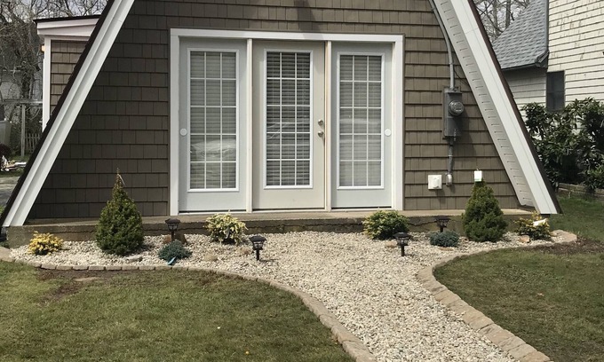 Narragansett Casa | All Season Rental !!!!! Renovated; 5 min.Walk to Scarborough beach!