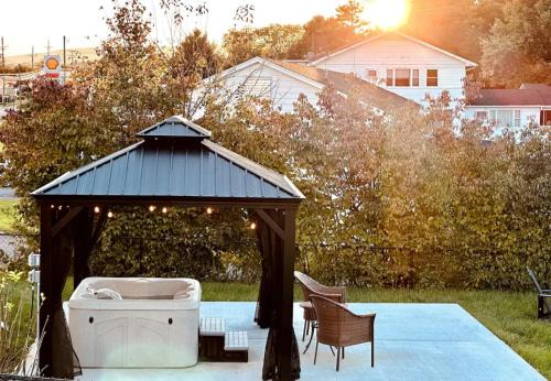Luray Casa | All Seasons Cottage - Game Room - Firepit By Zen Living Short Term Rental