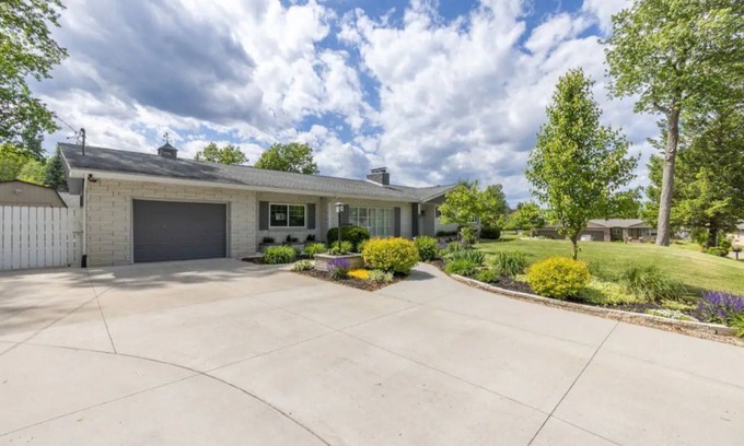 Prudenville Casa | All-Seasons Houghton Lake Getaway