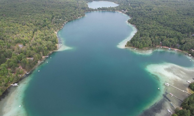 Kalkaska Casa | Todos los deportes Big Blue Lake Waterfront Home Wth Dock