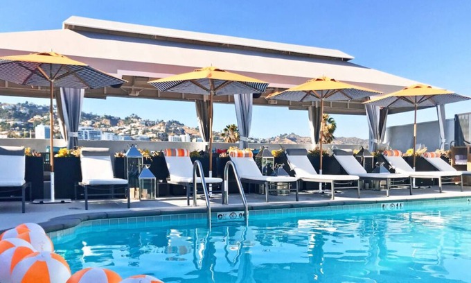 Tri-West Casa | All-suite Boutique Hotel Near LACMA! Skydeck, Rooftop Pool, Pets Allowed