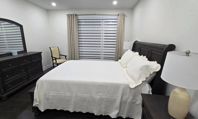 Vaughan Casa | All the luxuries of Home, 25mins to Airport & 5kms to Canada's Wonderland!n