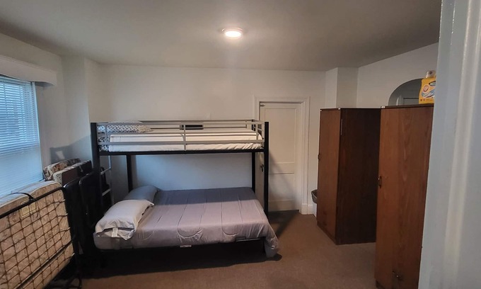 Glen Burnie Cama Y Desayuno | (ALL TO YOURSELF, NOT SHARED) Free Complimentary Breakfast!