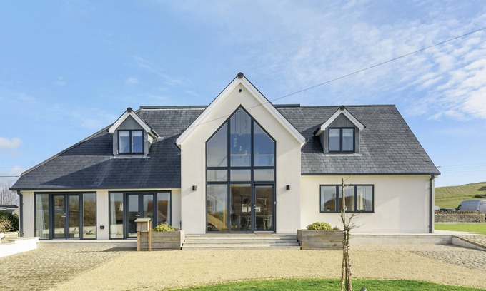 Bridport Cabaña | All Views is a beautifully furnished, detached property